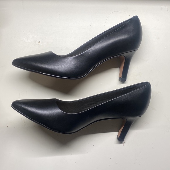 Clarks Women Illeana Tulip pump, 8.5 Wide - Picture 6 of 6